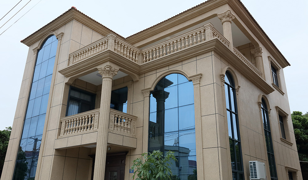 墙面涂料施工喷涂，滚刷那个好